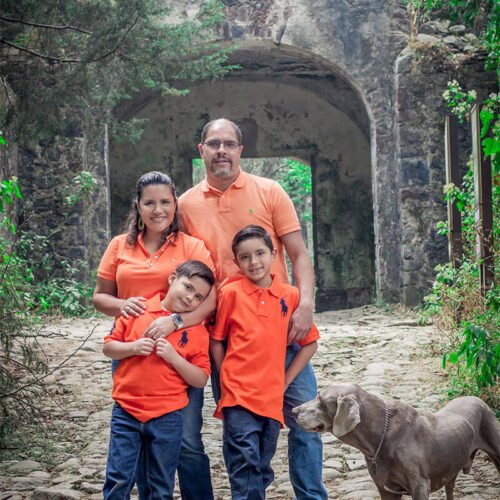 familia-en-las-ruinas