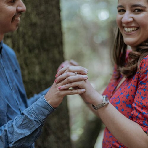 pareja-tomada-de-la-mano